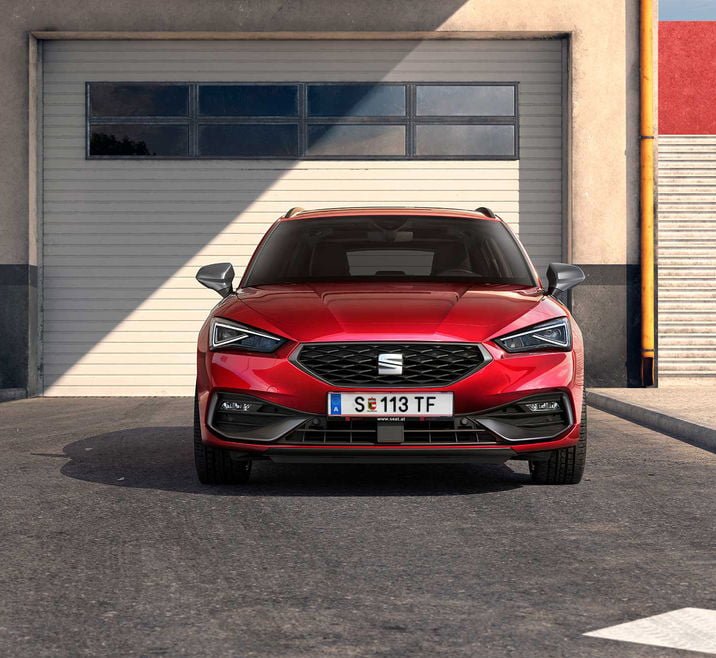 seat-leon-sportstourer-front-of-car