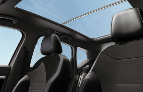 seat-ateca-interior-view-of-panoramic-sunroof