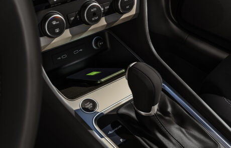seat-ateca-car-stick-and-smartphone-wireless-connect